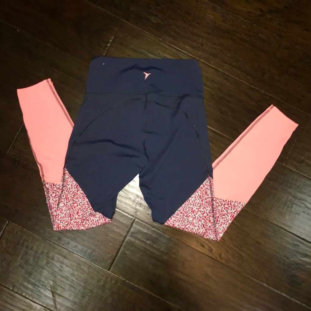 Old Navy Active leggings. Medium. Gray orange